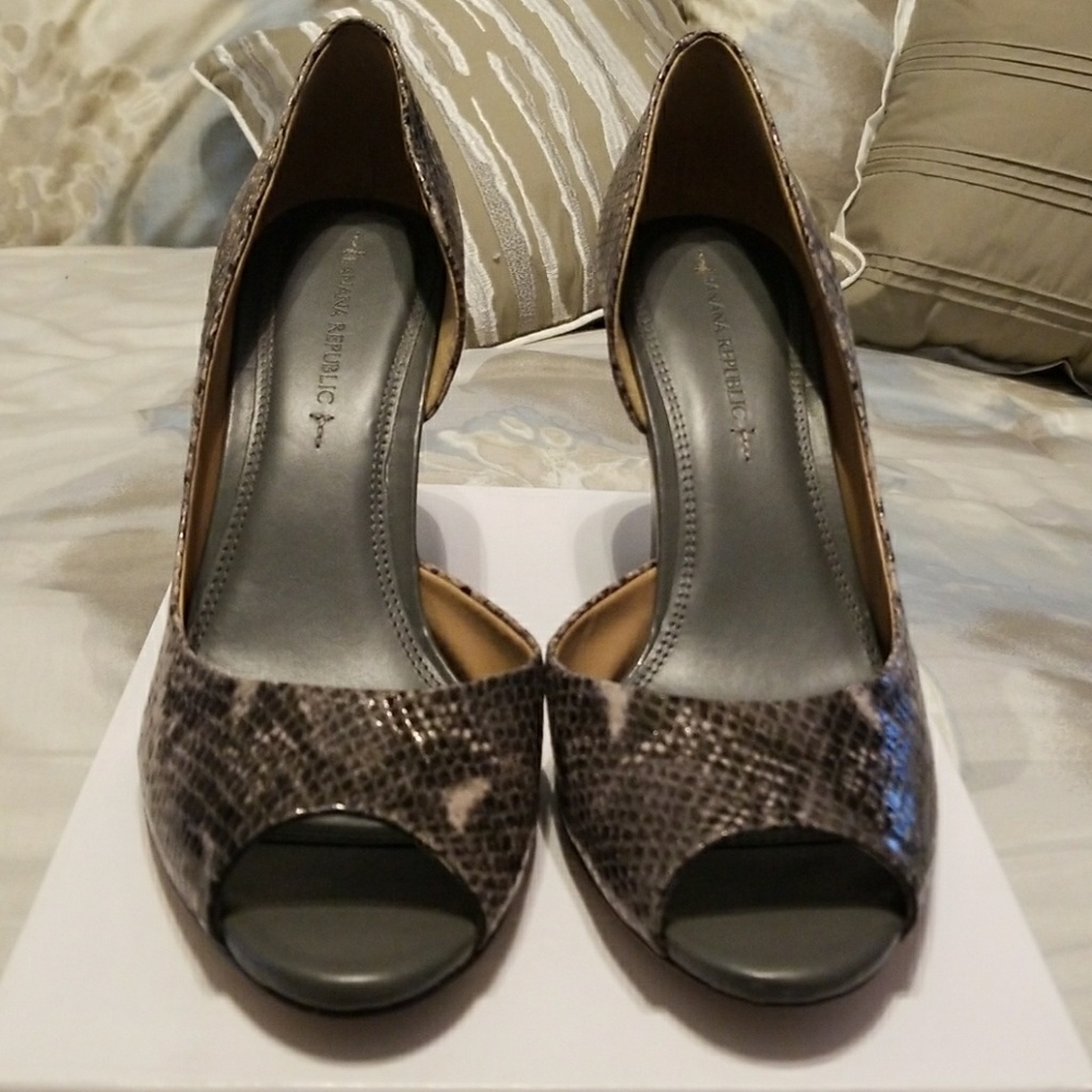Banana Republic open toe shoes